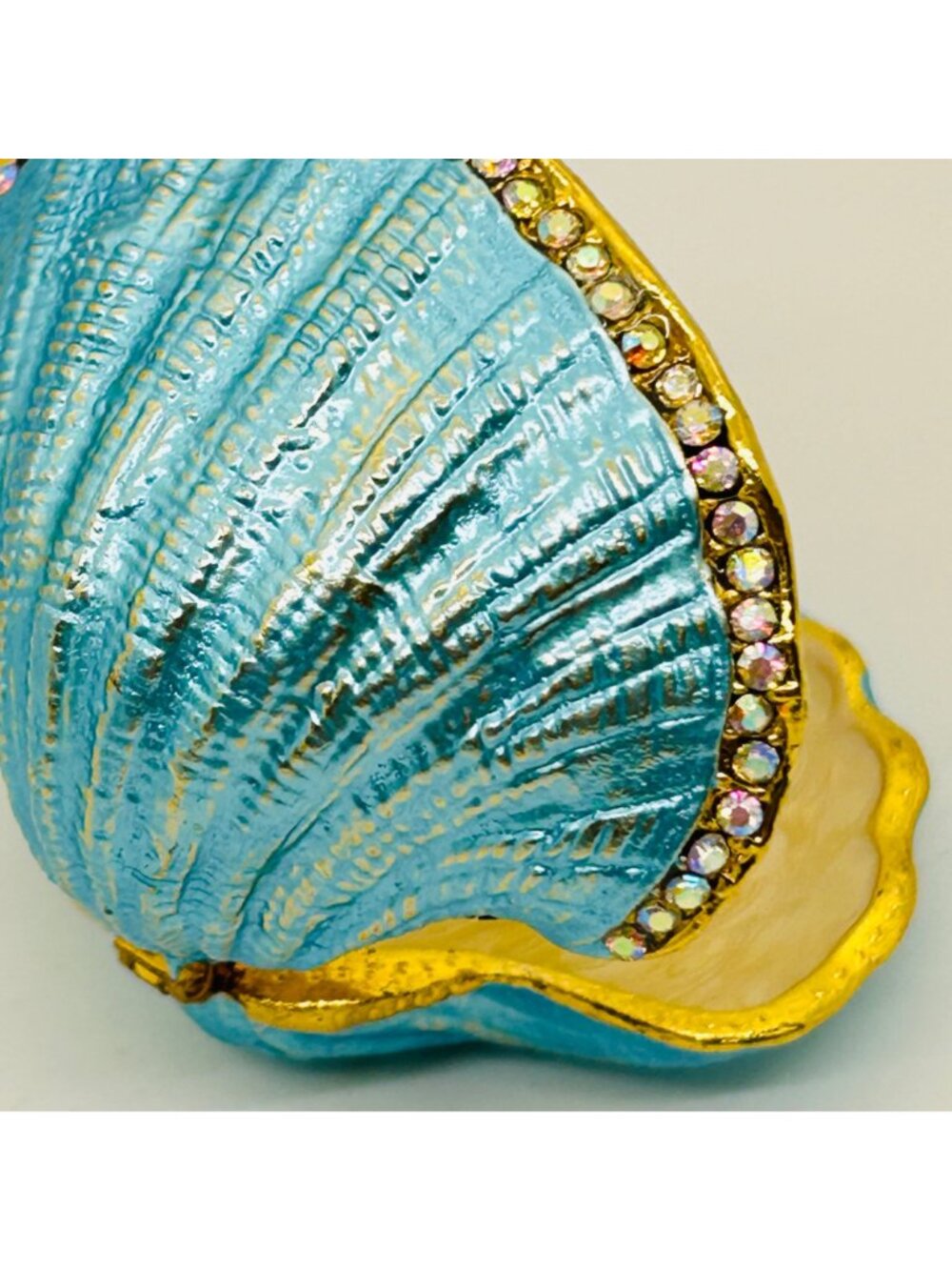 Turquoise Enamel Clamshell Trinket Box With Rhinestones Pearl-Inlaid Interior - Picture 9 of 12